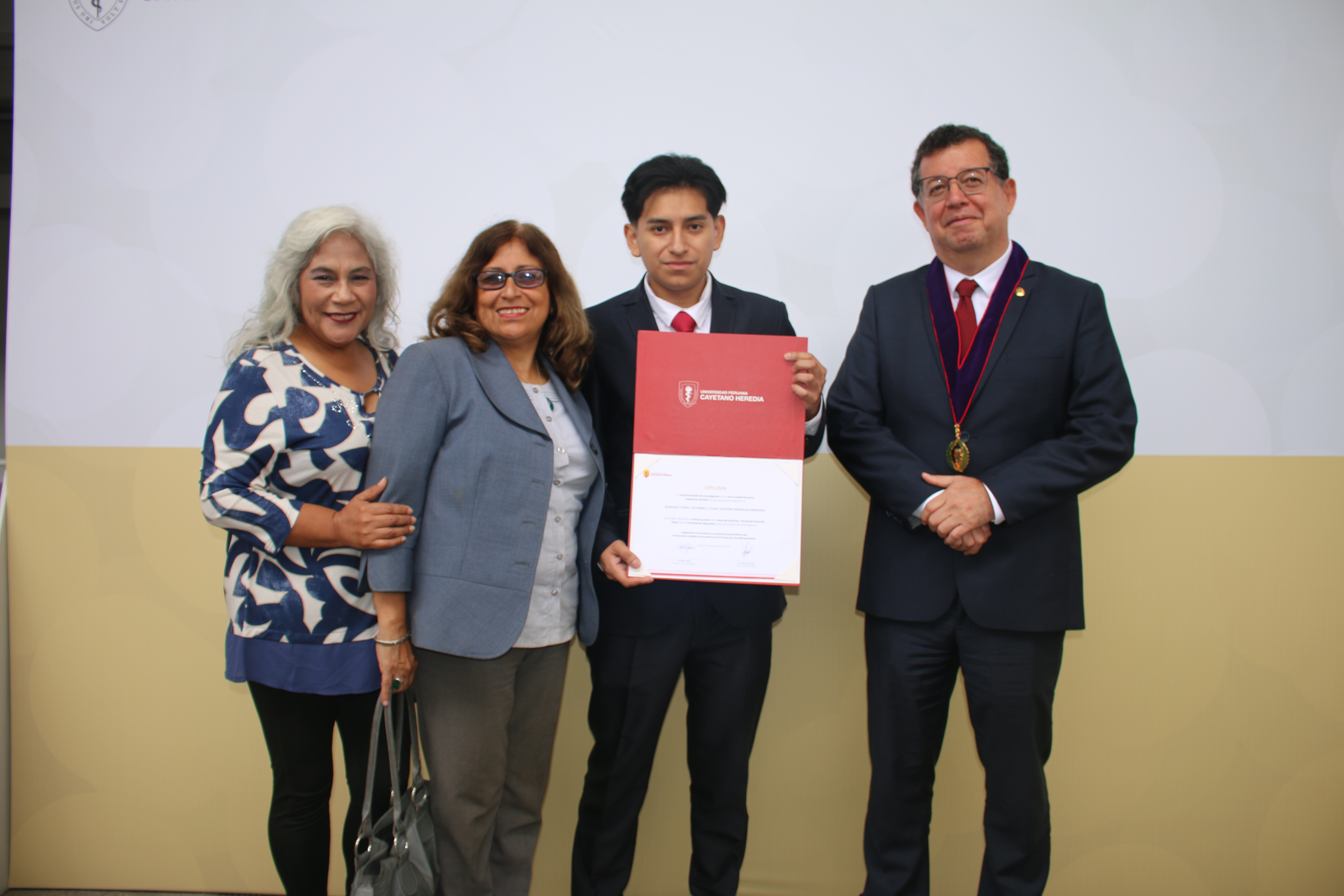 Estudiante de la FAEDU obtiene la Beca de Estímulo Fernando Porturas Plaza 2026